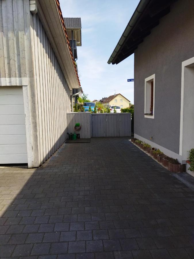 Aussergewoehnliche Atelierferienwohnung Mit Balkon An Der Donau Winzer Eksteriør billede